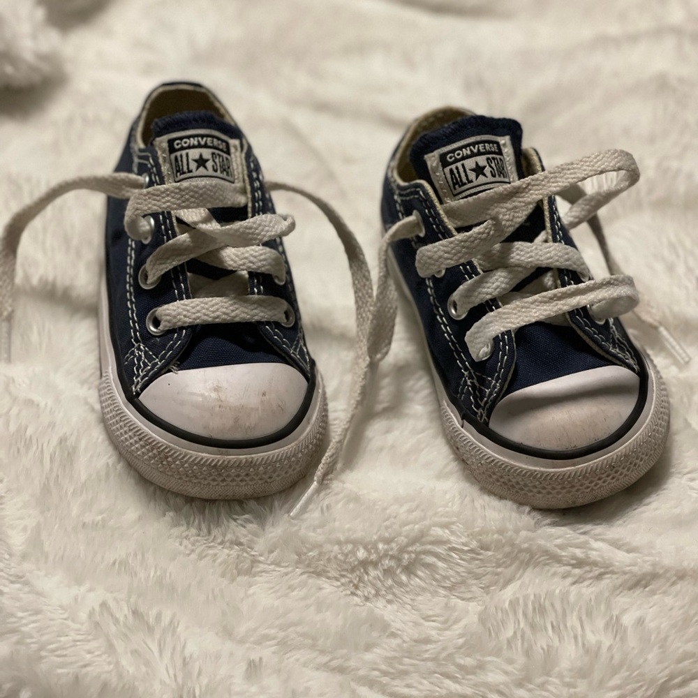 Toddlers converse